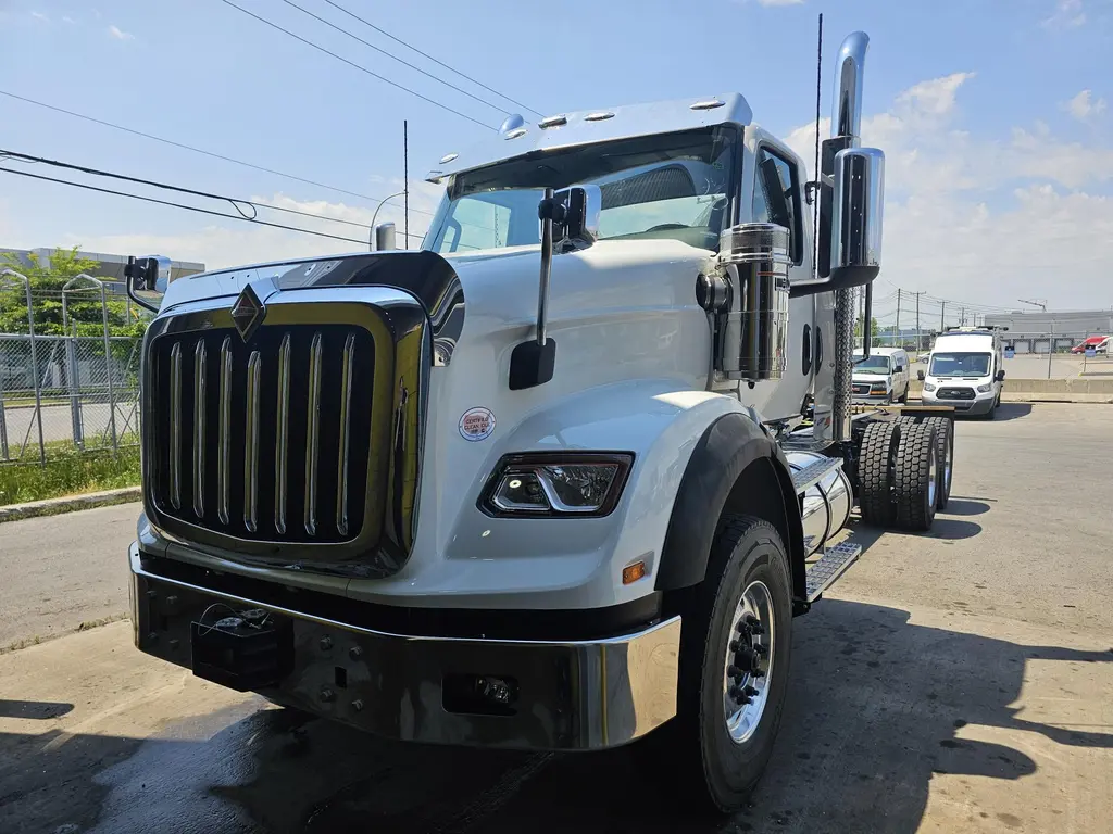 International 2026HX620