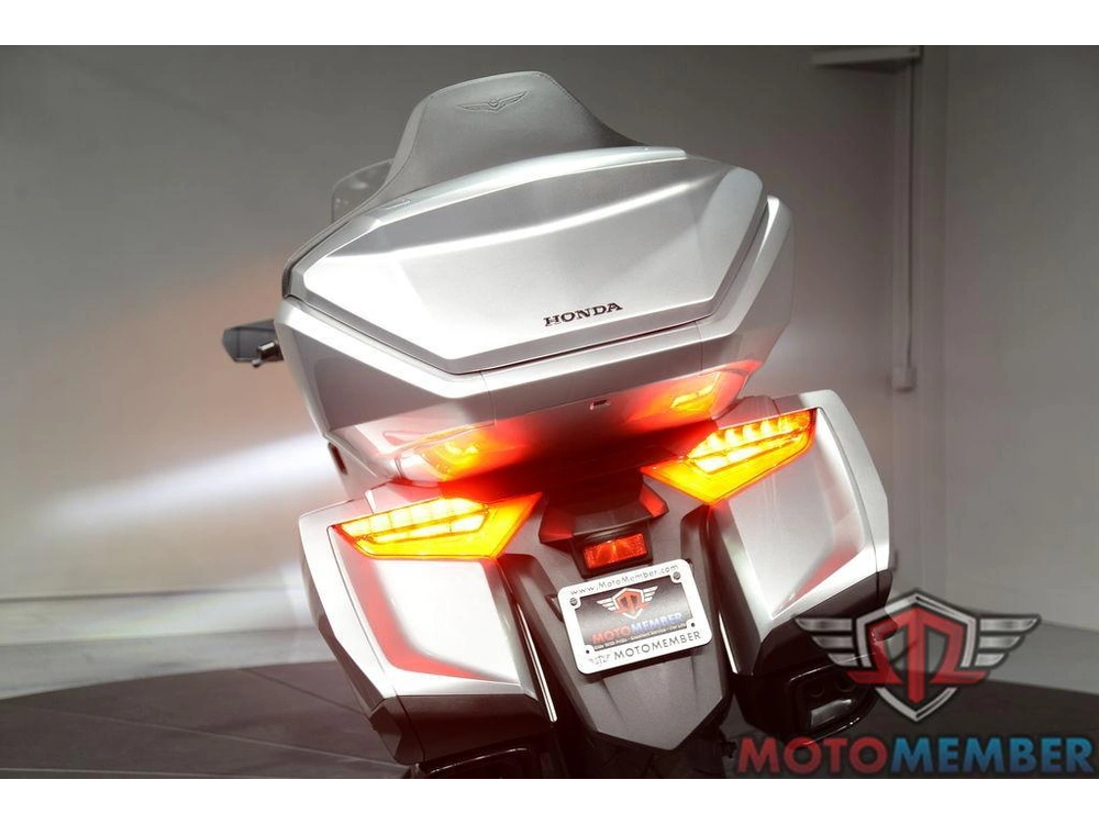 2025 Honda Gold Wing Tour alt
