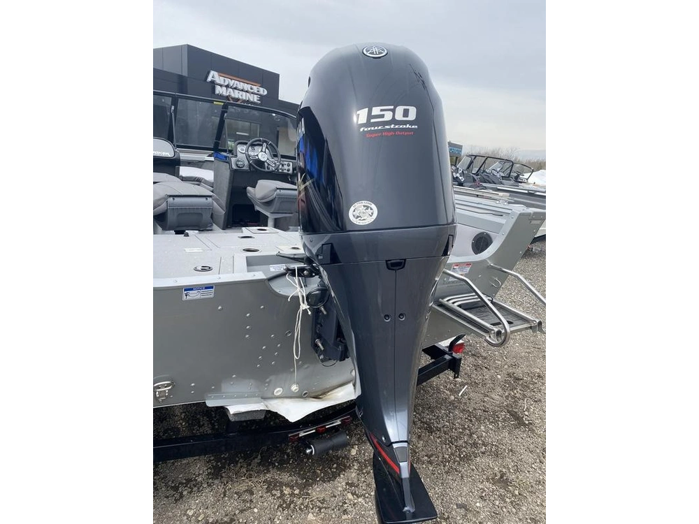 2023 Smoker-craft Ultima 182 alt
