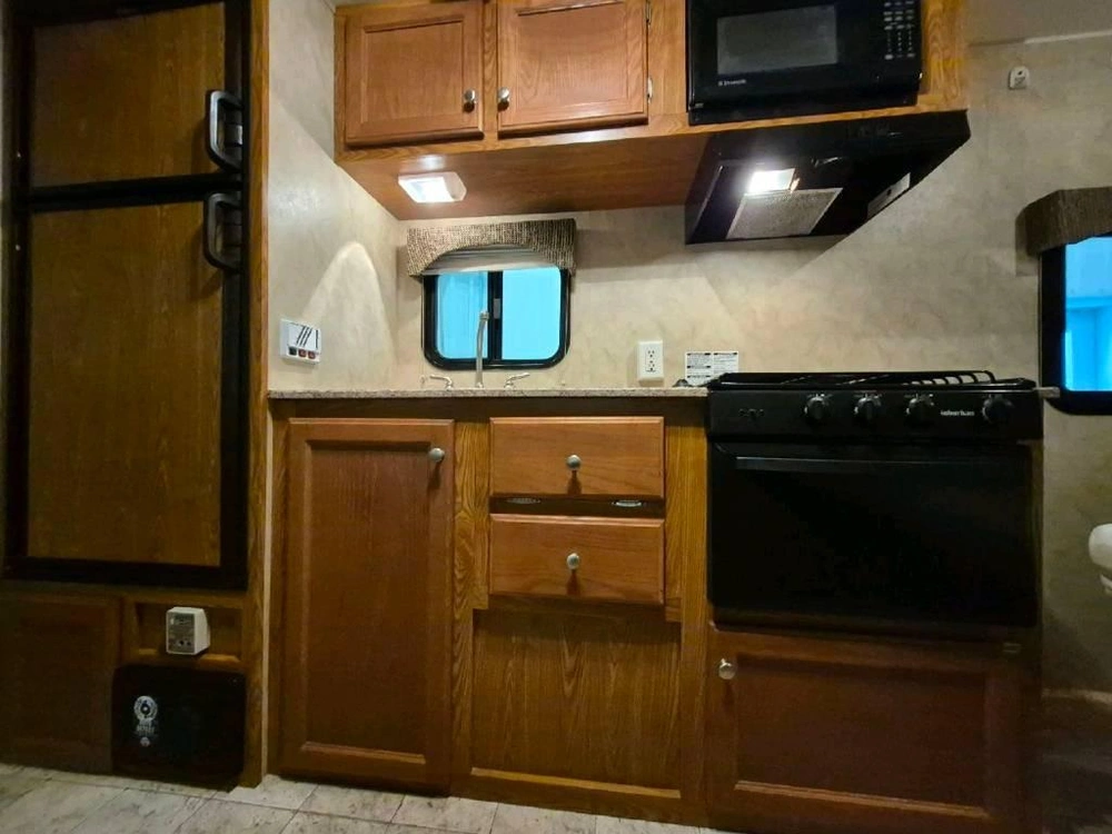 Sunset Park Rv Ez Traveler 21le 2010 alt
