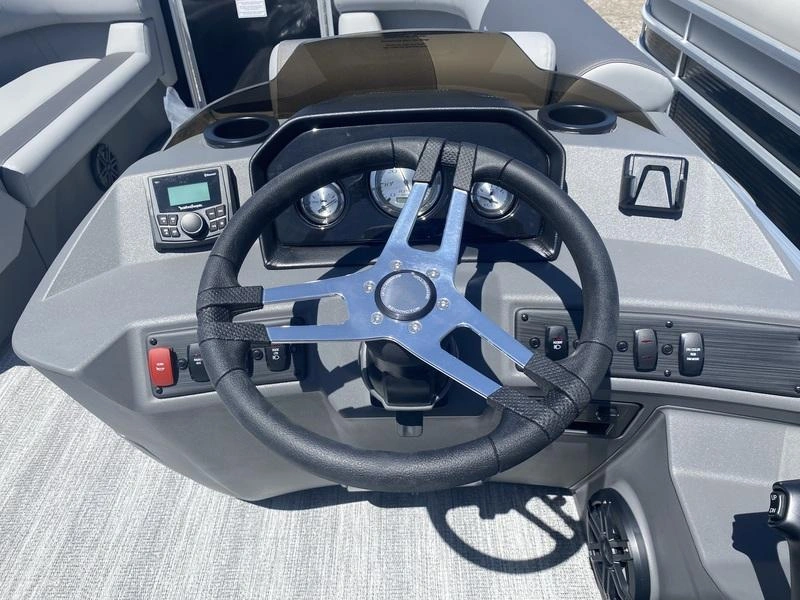 2025 Bennington Marine 18 Sl Bench alt