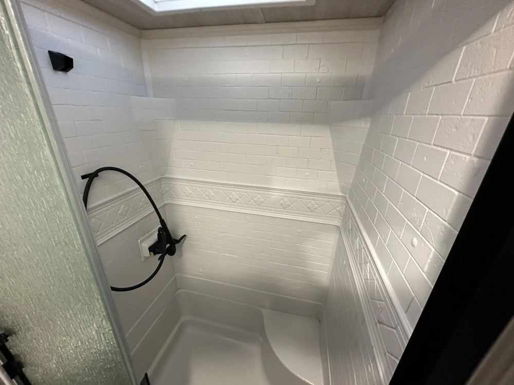 2024 Crusader Arrowhead 265mle alt