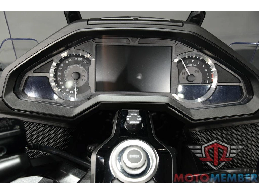 2025 Honda Gold Wing Tour alt