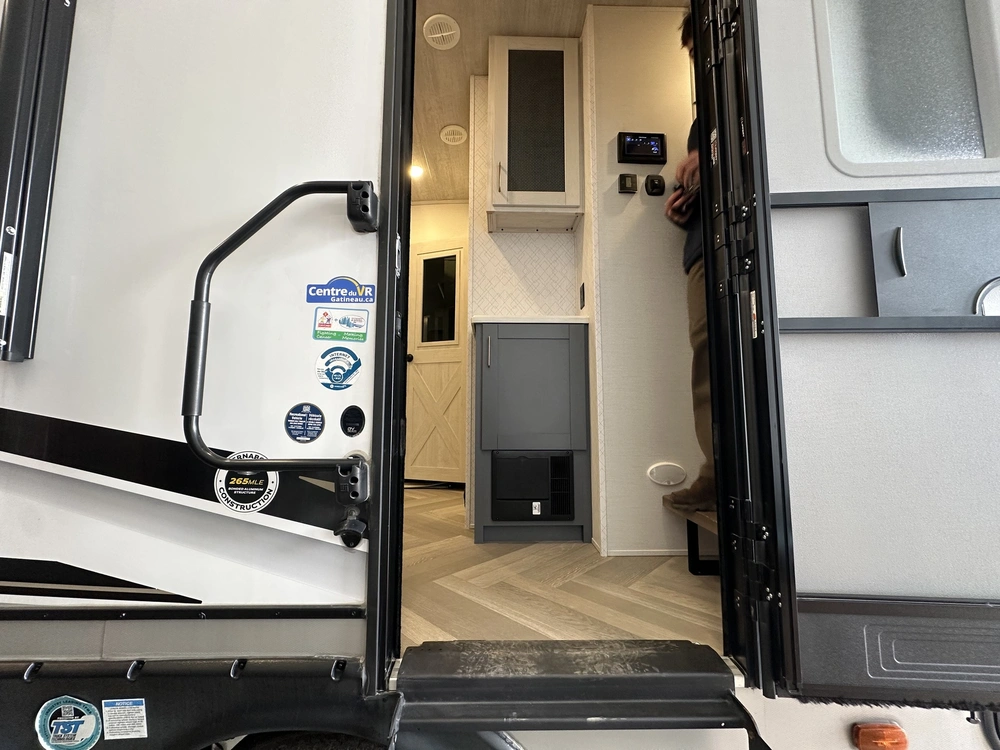 2024 Crusader Arrowhead 265mle alt