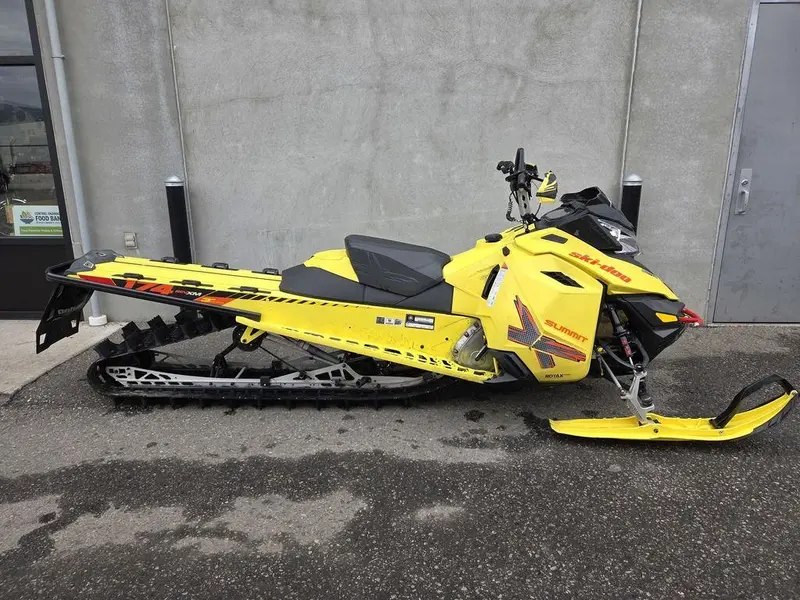 Ski-Doo Summit X 174 T3 2015