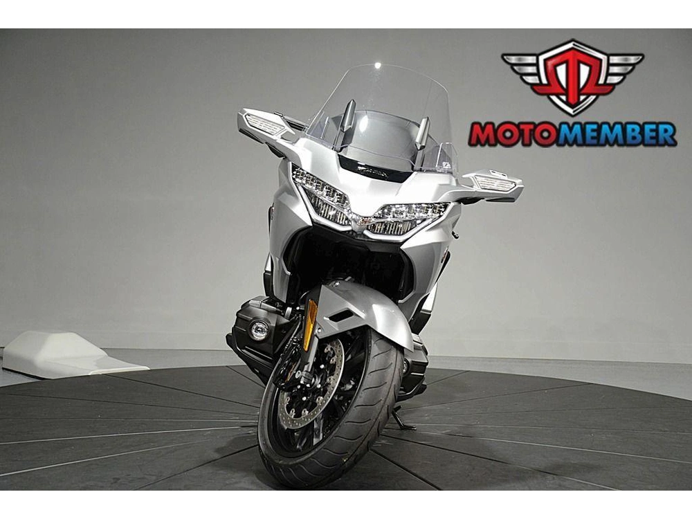 2025 Honda Gold Wing Tour alt