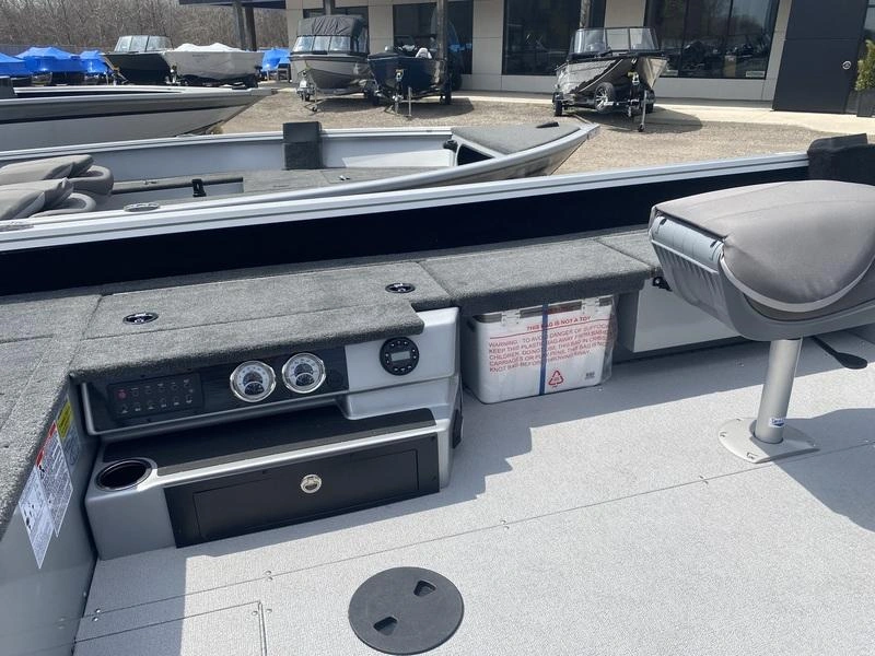 2025 Smoker-craft Adventurer 188 T alt