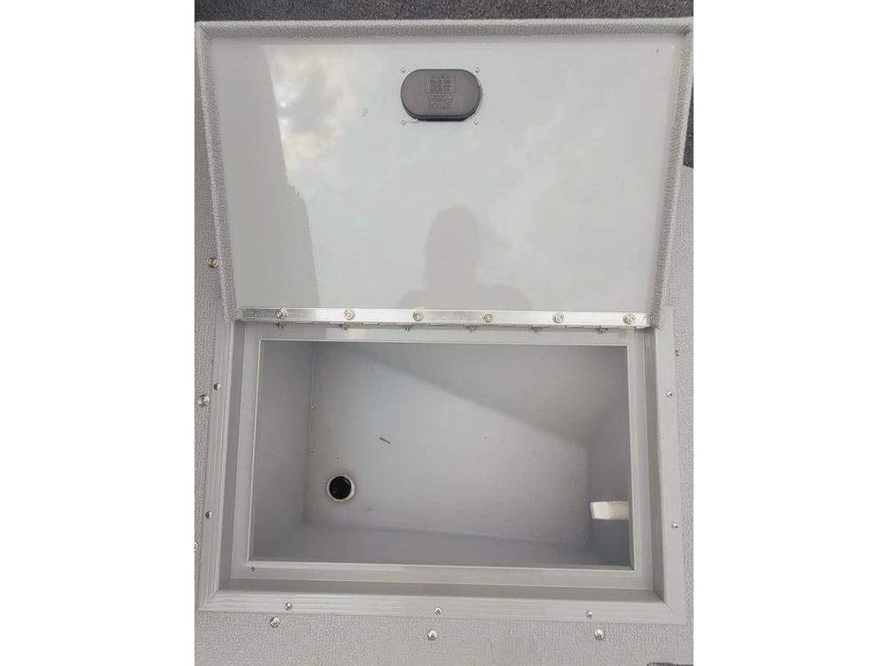 2023 Smoker-craft Ultima 182 alt