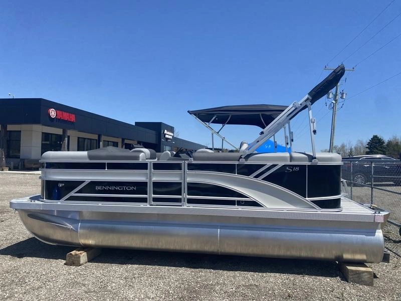 2025 Bennington Marine 18 Sl Bench alt