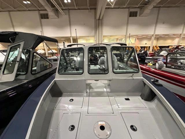 2026 Smoker-craft Avenger alt