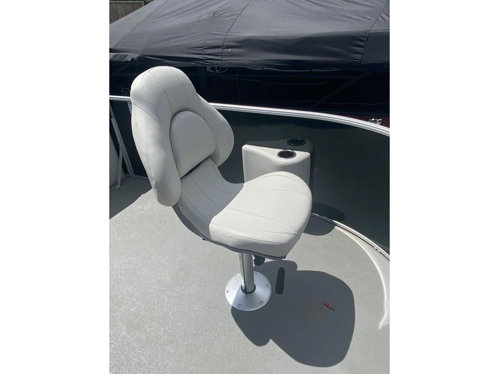 2024 Sylvan Mirage 818 Fish alt