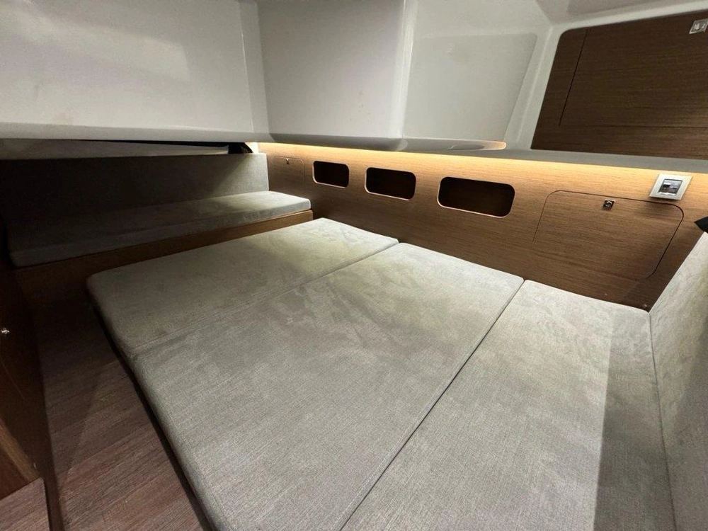 2022 Beneteau Antares 11 alt