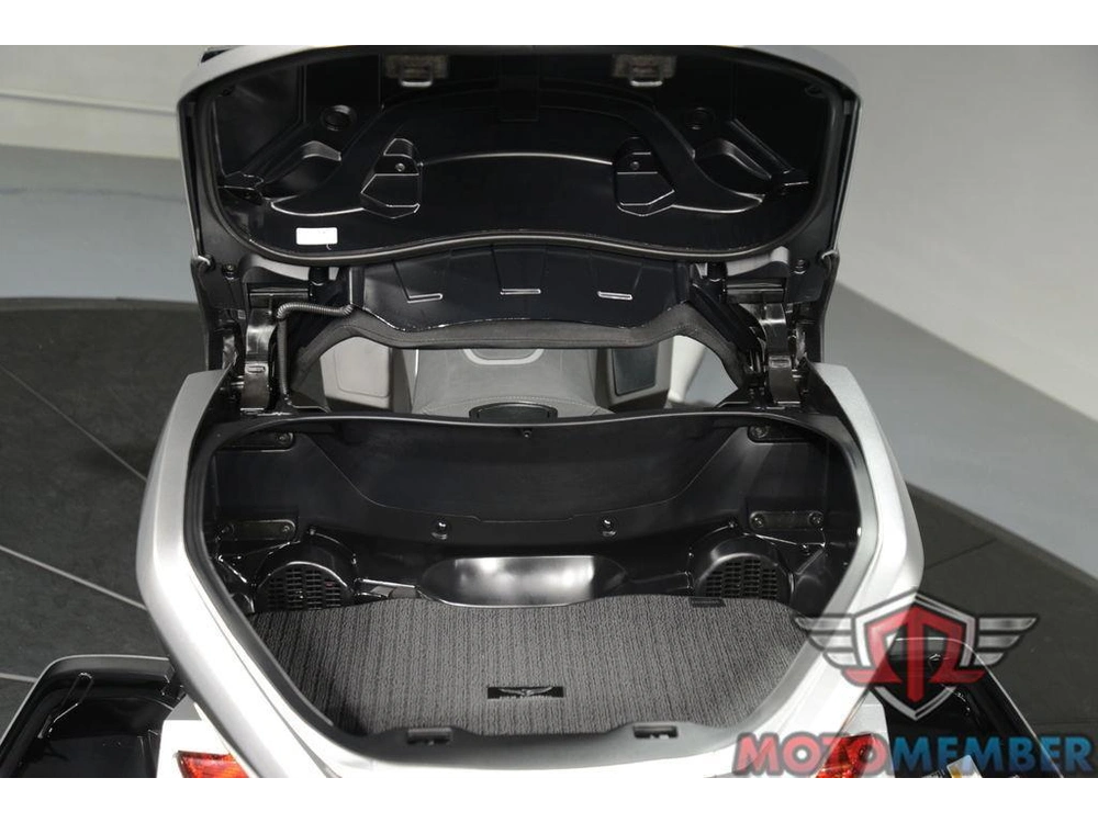 2025 Honda Gold Wing Tour alt