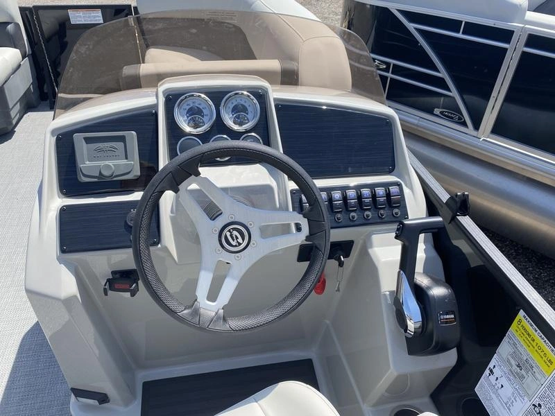 2025 Sylvan Mirage 818 Cruise alt