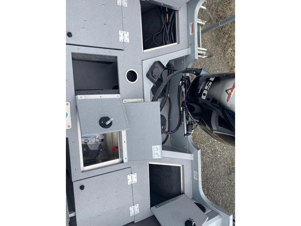 2023 Smoker-craft Ultima 182 alt