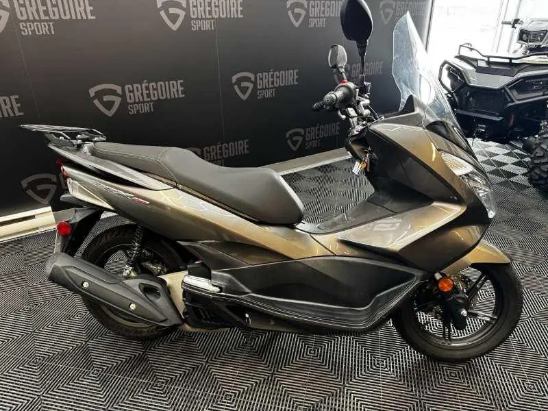 2015 Honda PCX 150 thumbnail 4