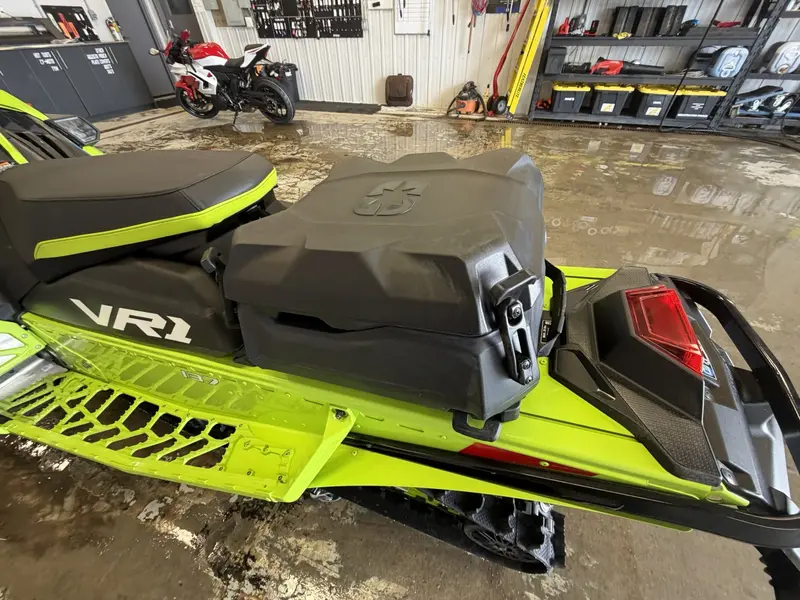 2026 Polaris BOOST INDY VR1 DYNMX 137