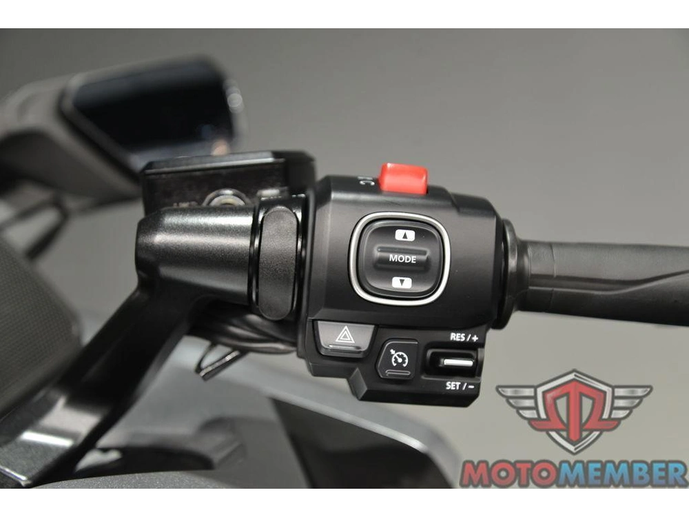 2025 Honda Gold Wing Tour alt