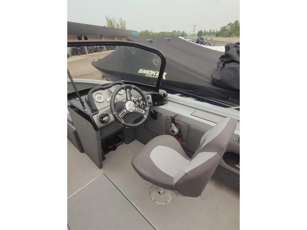 2023 Smoker-craft Ultima 182 alt