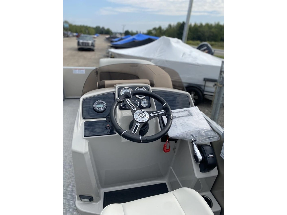 2024 Sylvan Mirage 820 Lz alt