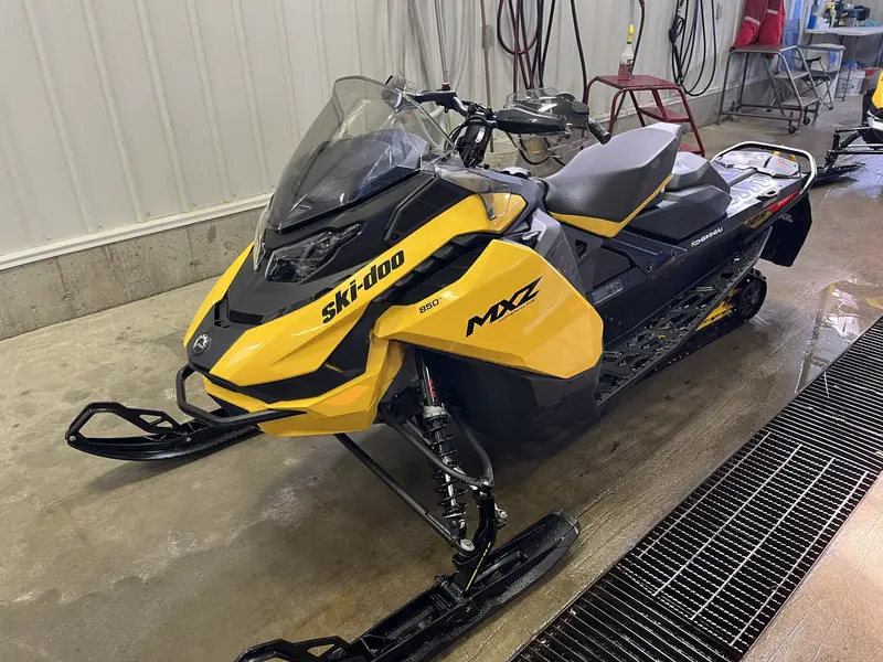 Ski-Doo MXZ Blizzard 850 Etec 129" 2025