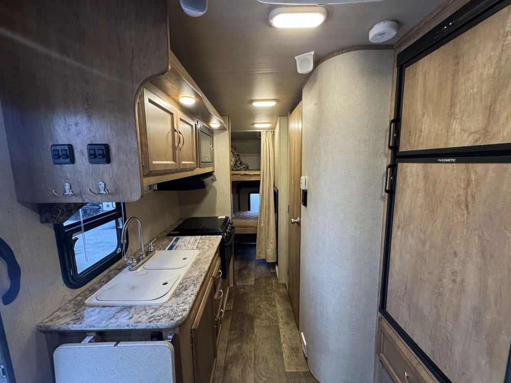 2018 Gulfstream Vista 19rbs alt