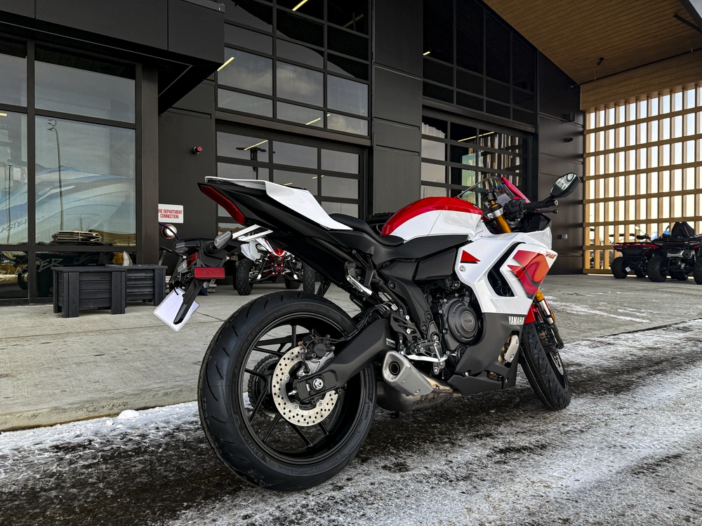 2026 Yamaha R7 alt