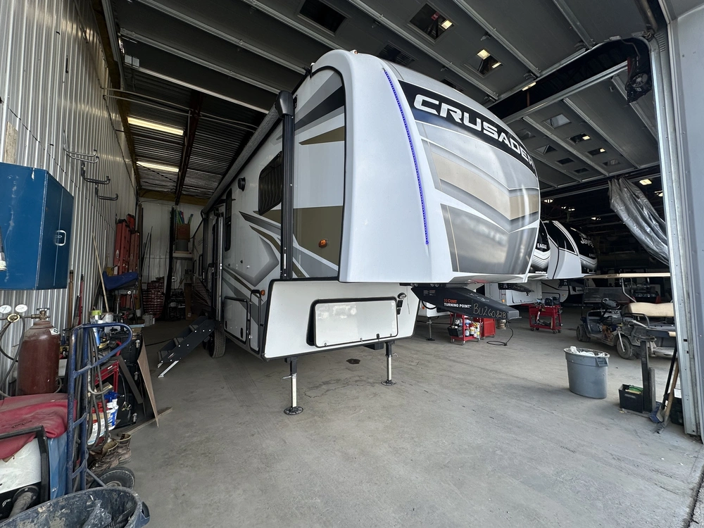 2024 Crusader Arrowhead 265mle alt