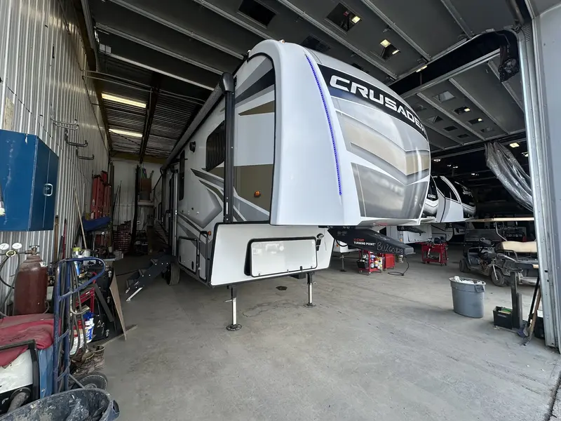 2024 Crusader Arrowhead 265mle alt