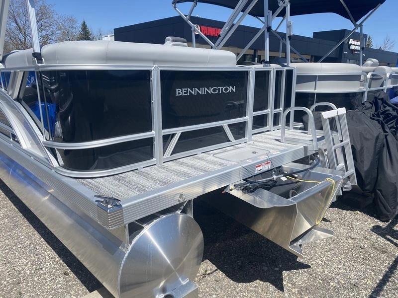 2025 Bennington Marine 18 Sl Bench alt