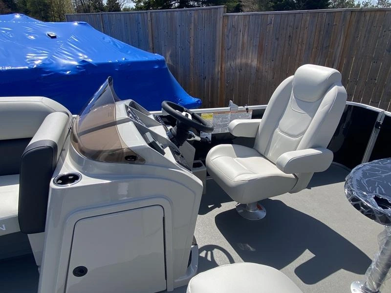 2025 Sylvan Mirage Cruise 818 Cruise alt