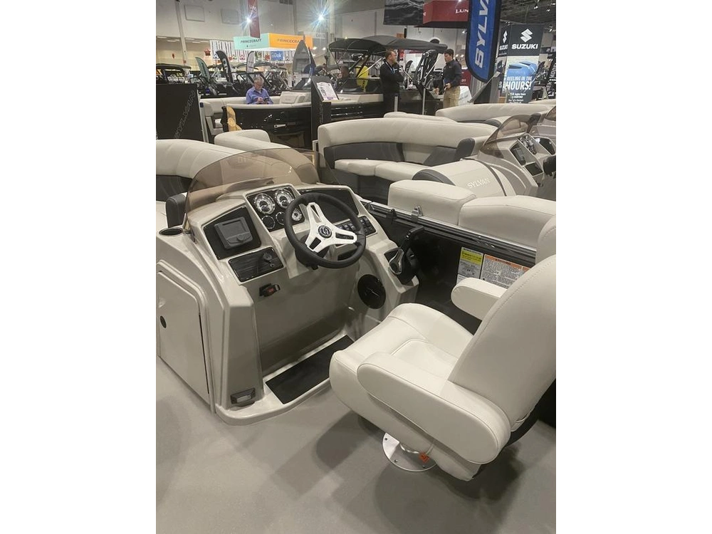 2026 Sylvan Mirage 820 Party Fish alt