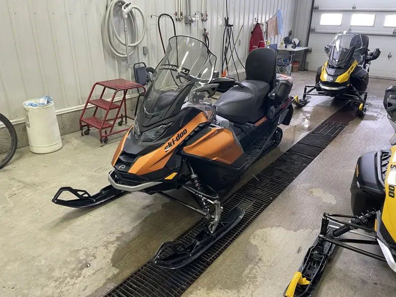 2025 Ski-Doo Grand Touring LE 900 ACE Turbo R