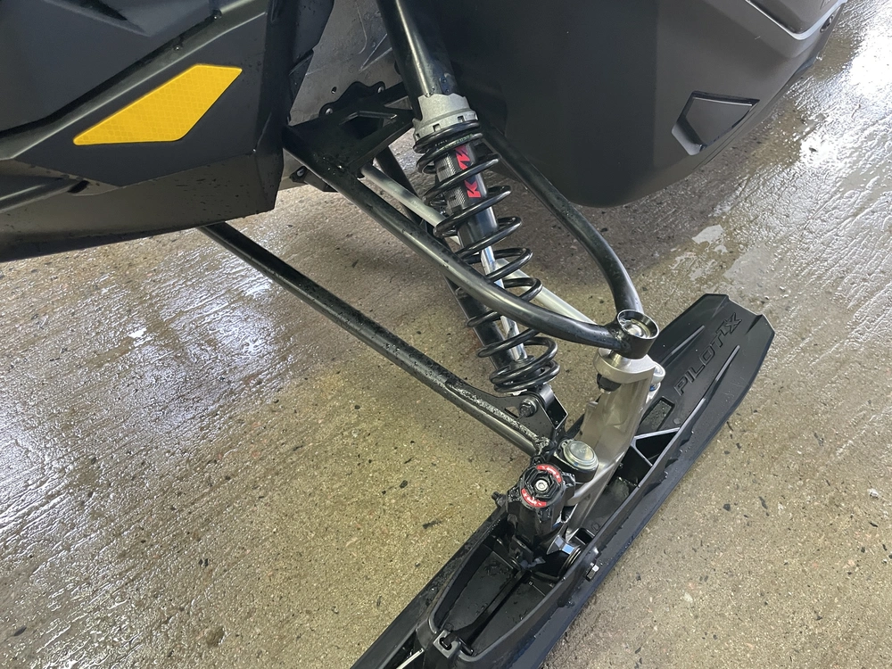 Ski-doo Renegade Adrenaline 900 Ace Enduro 2026 alt