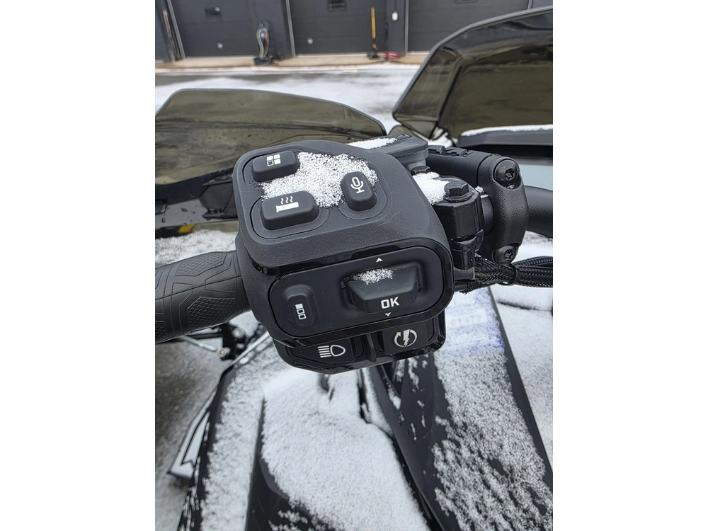 2025 Ski-doo Renegade Xrs 900 Ace Turbo R