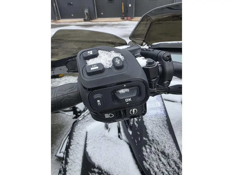 Ski-Doo Renegade XRS 900 ACE Turbo R 2025