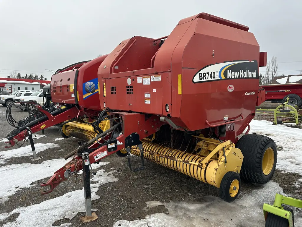 2007 New Holland BR740A 