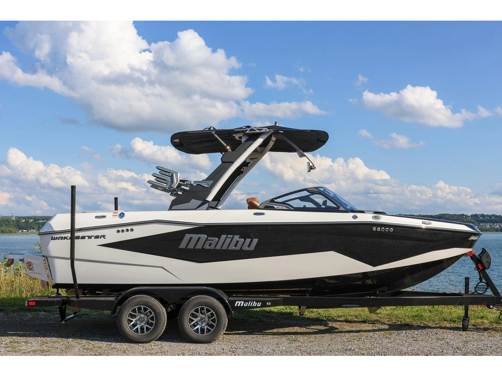 2026 Malibu 22 Lsv alt