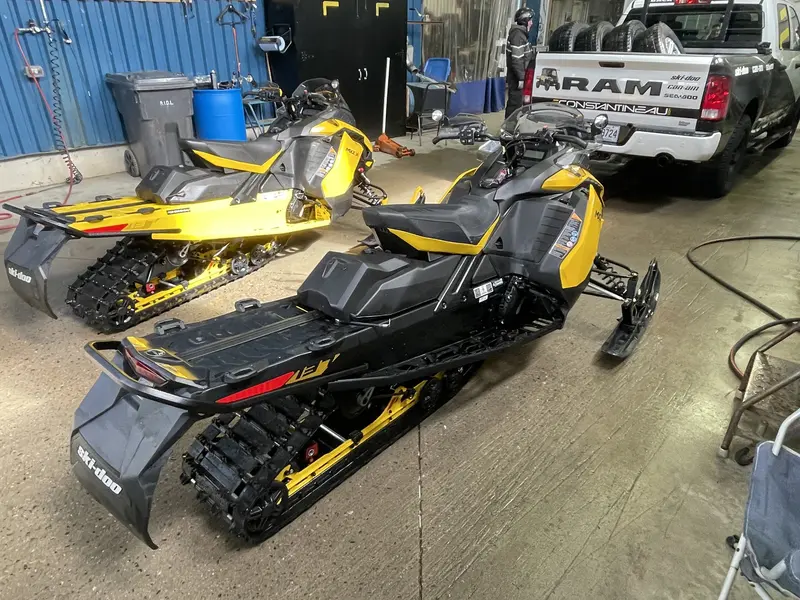 Ski-Doo MXZ Adrenaline 850 Etec 137" 2025