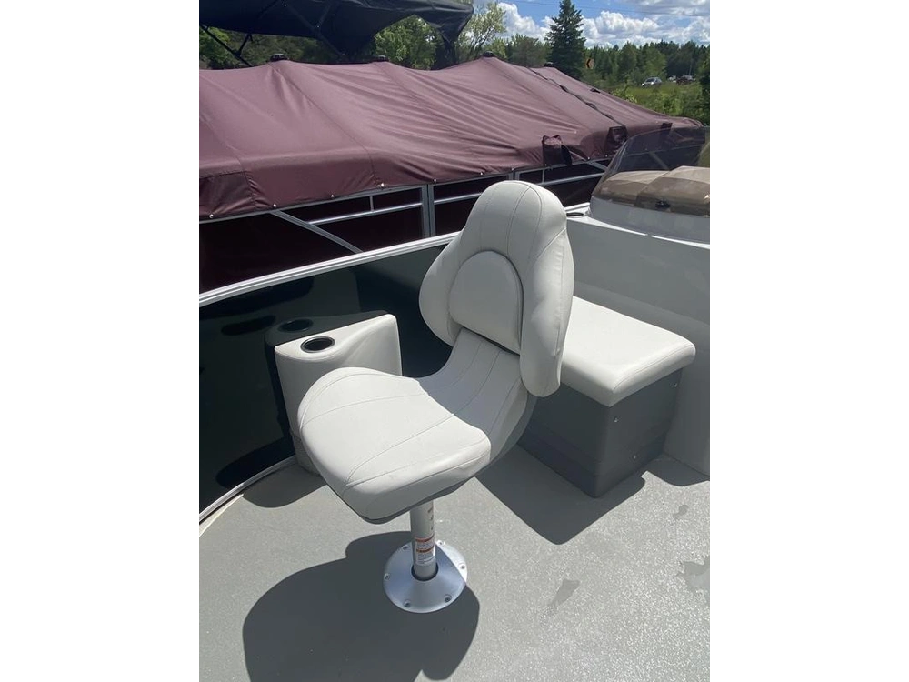 2024 Sylvan Mirage 818 Fish alt