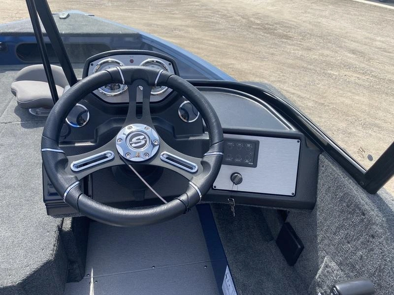 2025 Smoker-craft Excursion 166 Dc alt