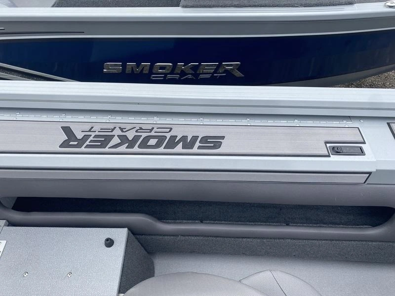 2023 Smoker-craft Ultima 182 alt