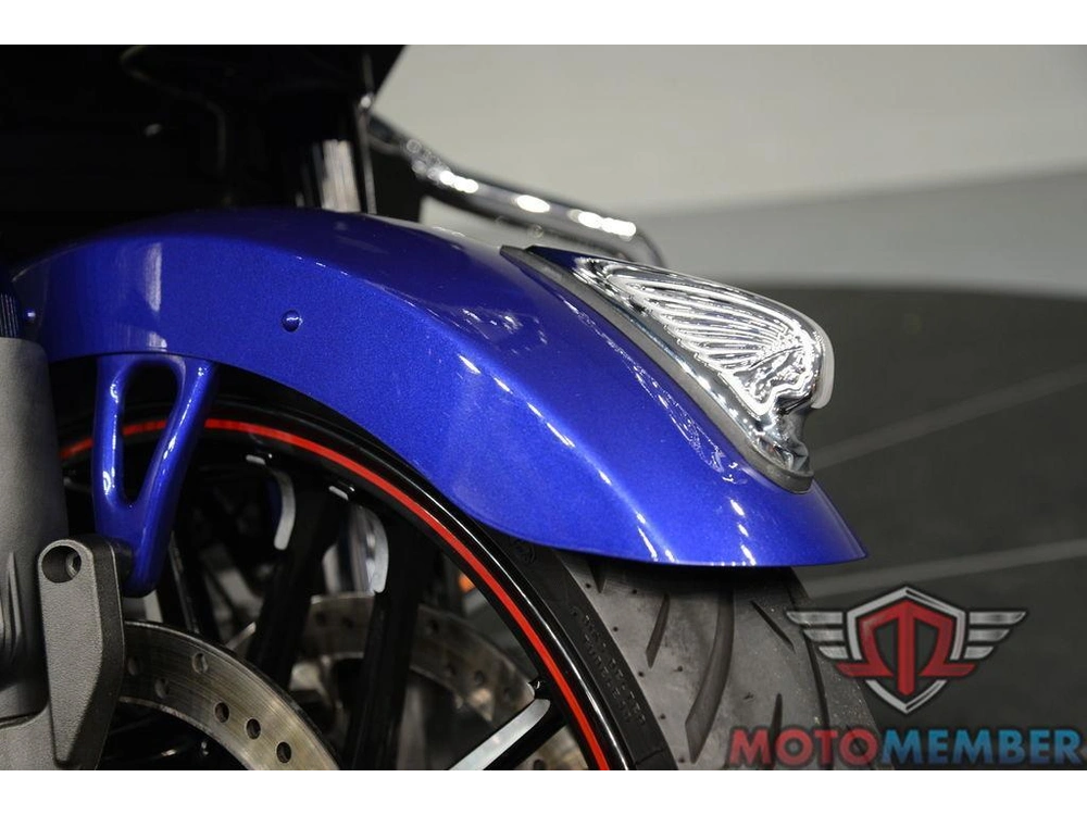 2023 Indian Motorcycle Challenger® Limited Spirit Blue Metallic / Black Metallic alt