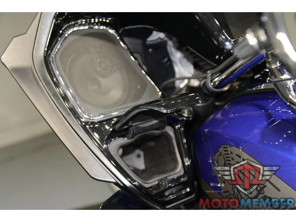 2023 Indian Motorcycle Challenger® Limited Spirit Blue Metallic / Black Metallic alt