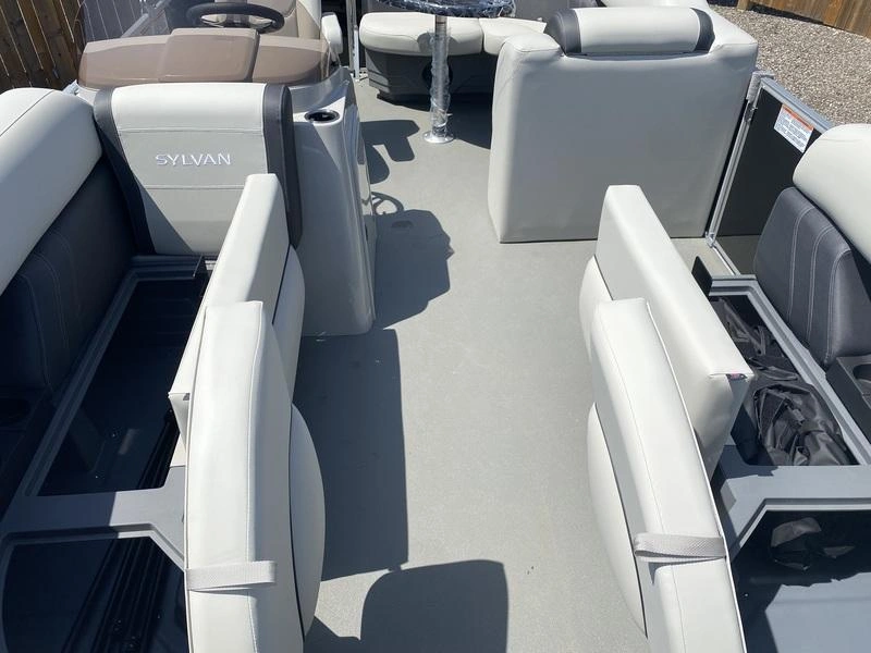 2025 Sylvan Mirage Cruise 818 Cruise alt