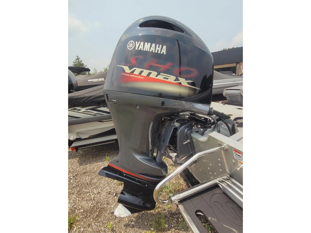 2023 Smoker-craft Ultima 182 alt