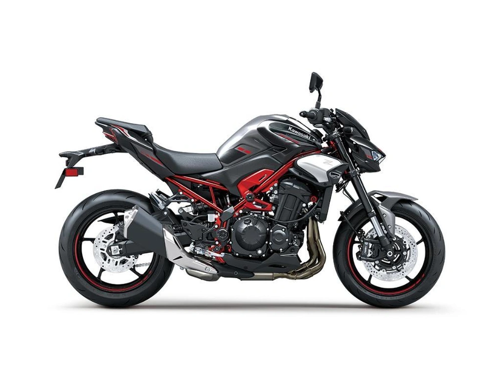 Kawasaki Z900 2025 alt