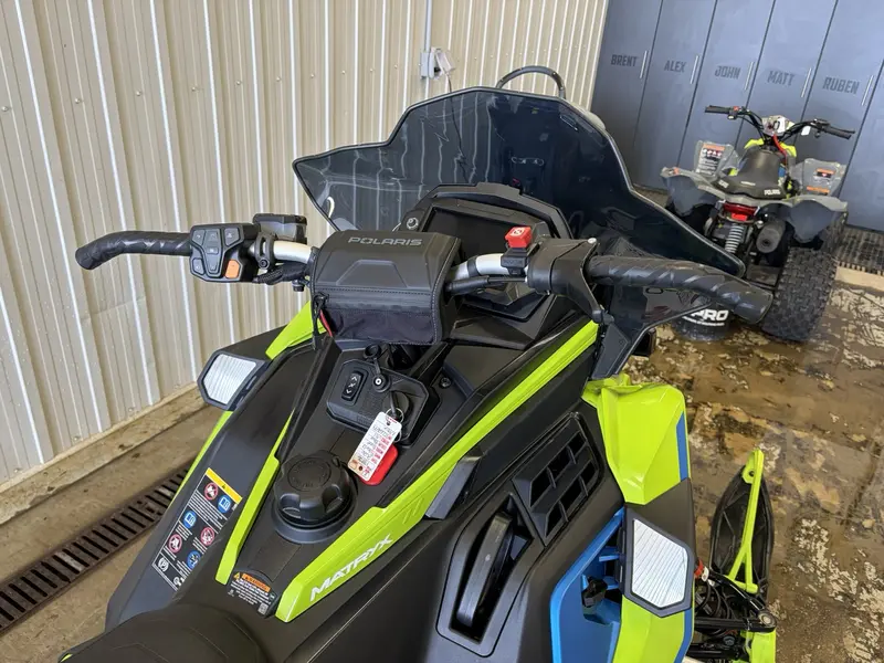 2026 Polaris BOOST INDY VR1 DYNMX 137
