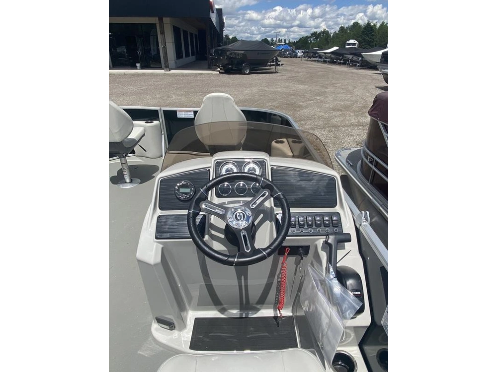 2024 Sylvan Mirage 818 Fish alt