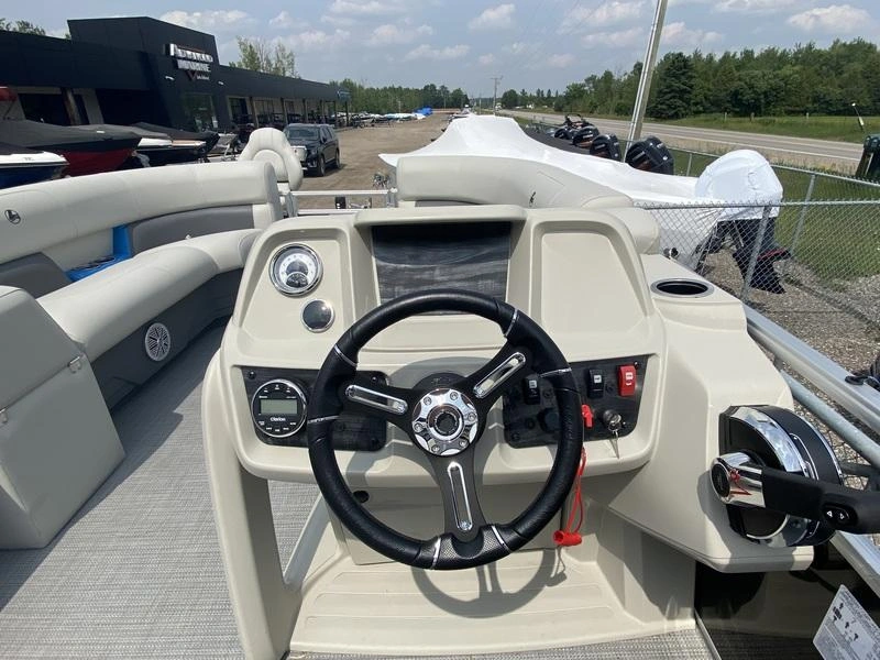 2024 Legend Boats 18 Fun Ext alt
